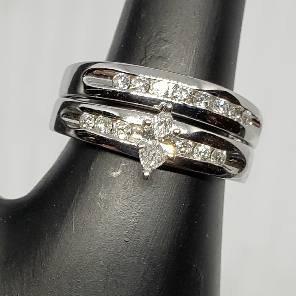 10kt gold wedding band set.
